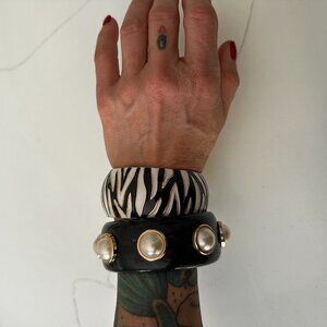 NWT Deadstock  Zebra Print Bangle Bracelet Set – Black Resin Bangle with Faux Pe